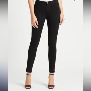 Frame Denim Le Skinny Jean in Black Film Noir. size 30